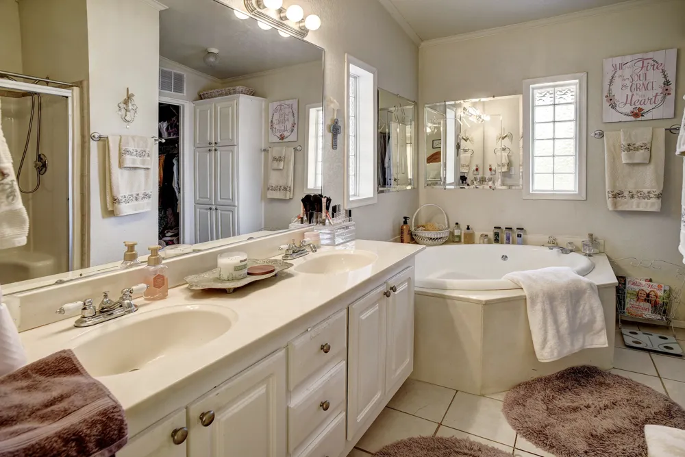 123 Split Oak Road Smithville, TX 78957