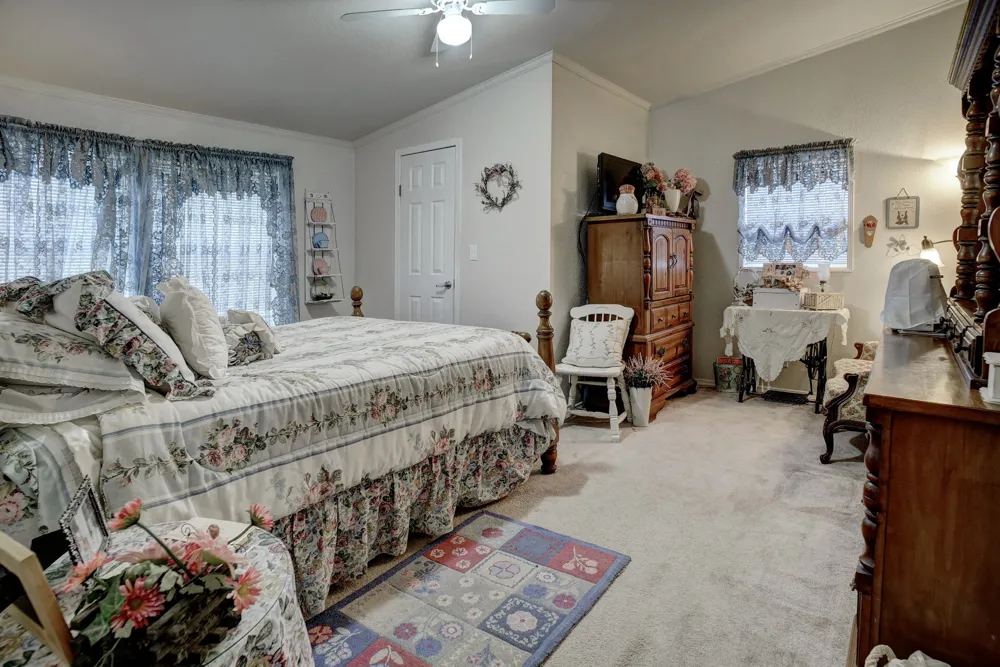 123 Split Oak Road Smithville, TX 78957