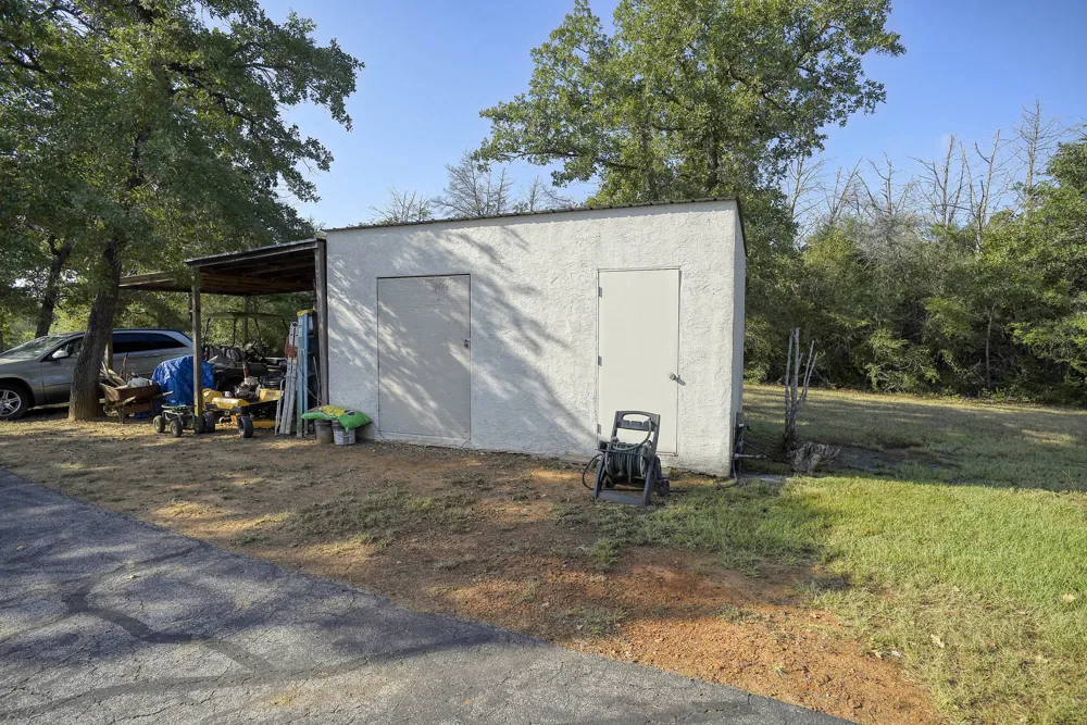 123 Split Oak Road Smithville, TX 78957