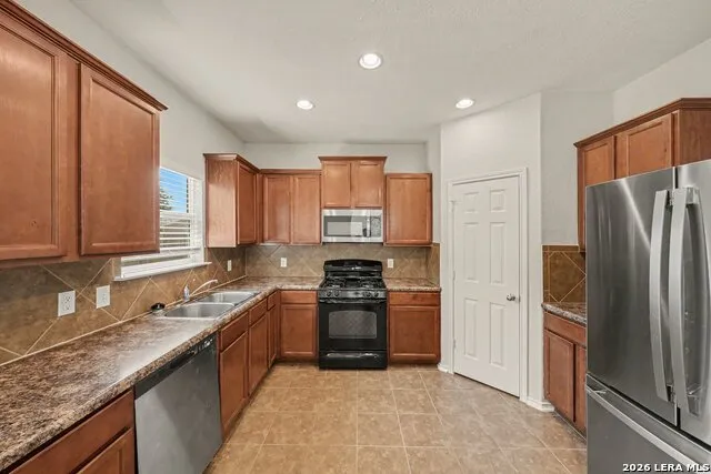 180 REEVES GDN San Antonio, TX 78253