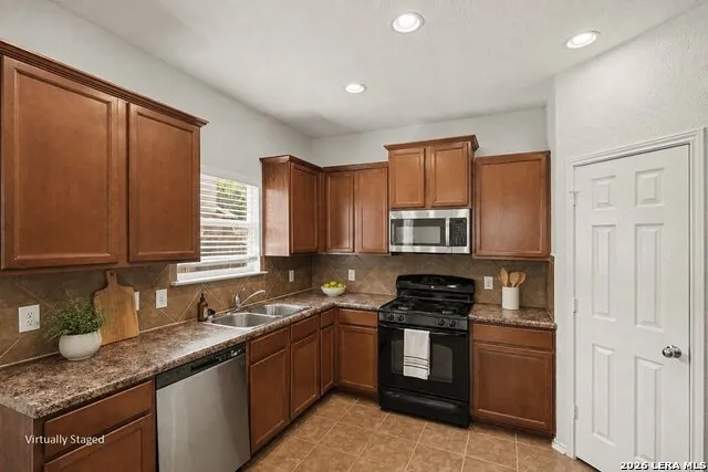 180 REEVES GDN San Antonio, TX 78253