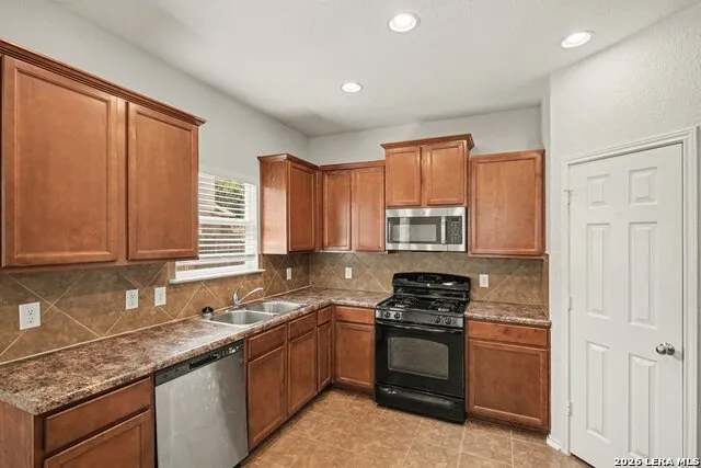 180 REEVES GDN San Antonio, TX 78253