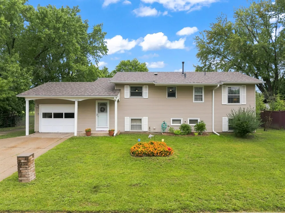 829 Oriole Drive Apple Valley, MN 55124