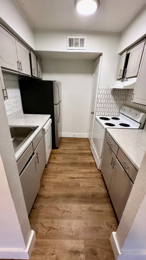 2211 S Vernon Avenue #219