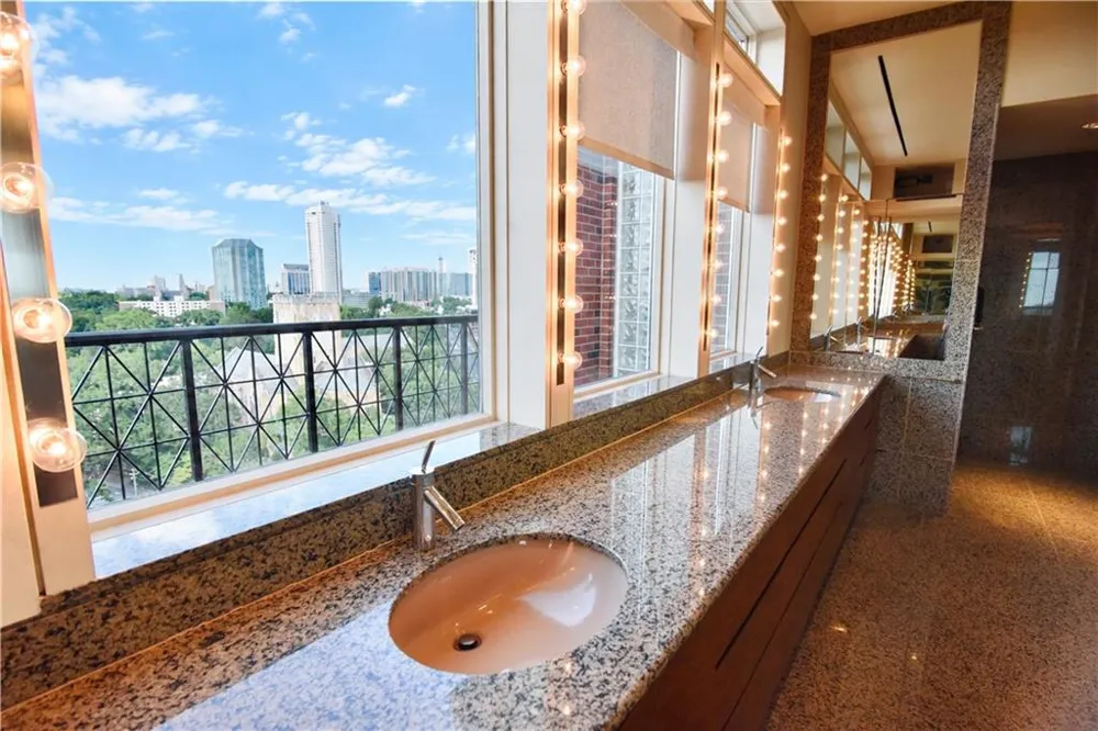 2724 Peachtree Road NW #Upper Penthouse Atlanta, GA 30305