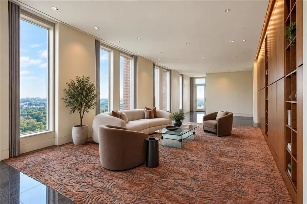 2724 Peachtree Road NW #Upper Penthouse Atlanta, GA 30305