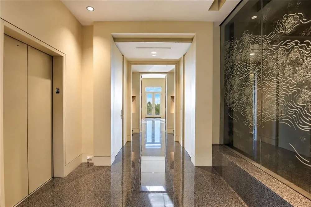 2724 Peachtree Road NW #Upper Penthouse Atlanta, GA 30305