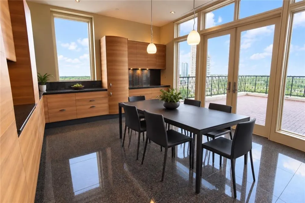 2724 Peachtree Road NW #Upper Penthouse Atlanta, GA 30305