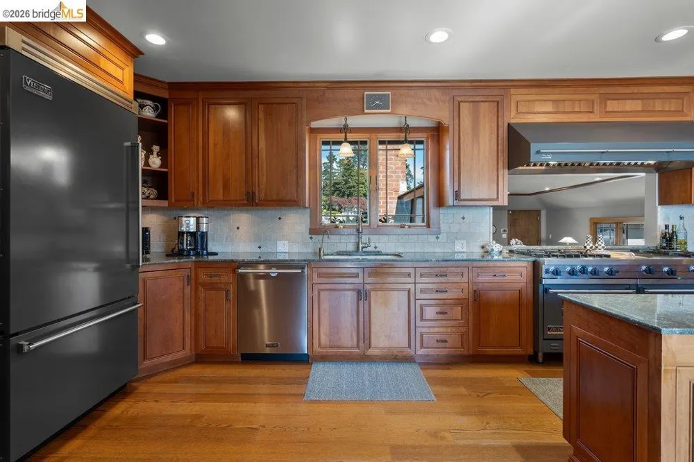 8765 Terrace Drive El Cerrito, CA 94530