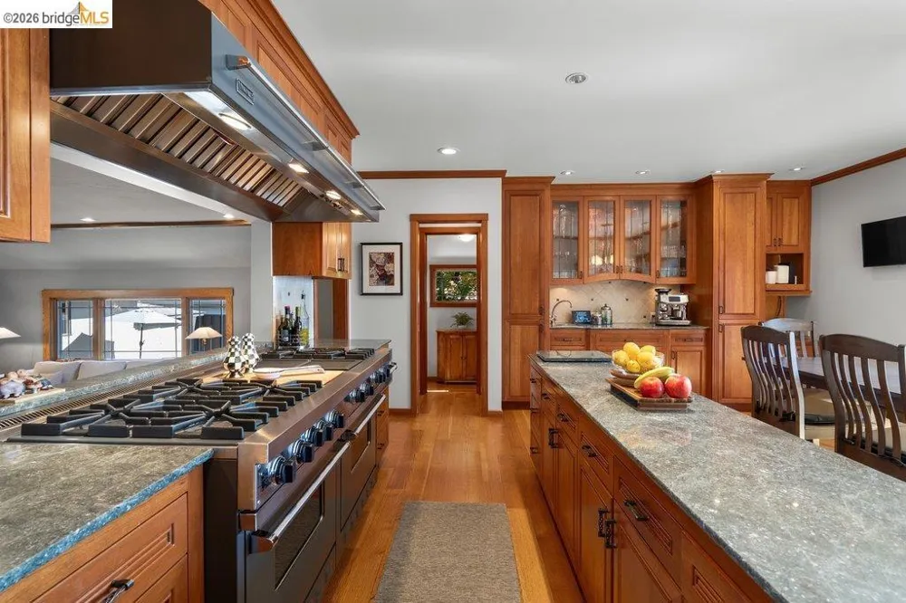 8765 Terrace Drive El Cerrito, CA 94530