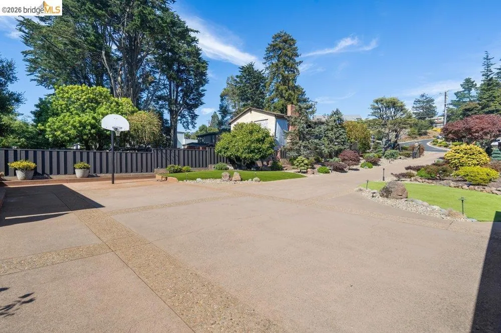 8765 Terrace Drive El Cerrito, CA 94530