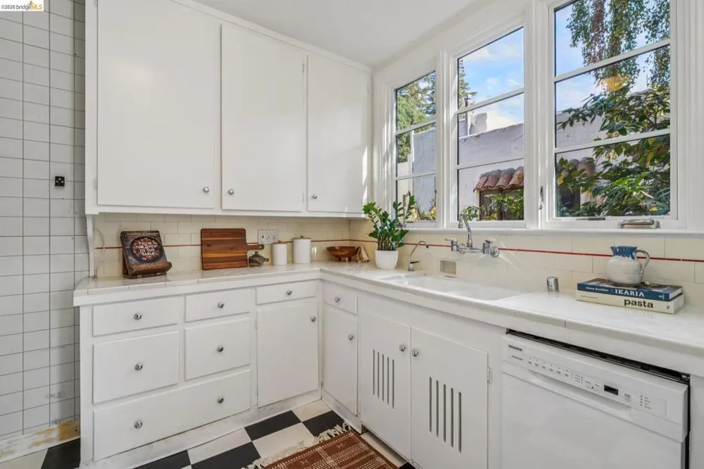 1655 Scenic Ave Berkeley, CA 94709