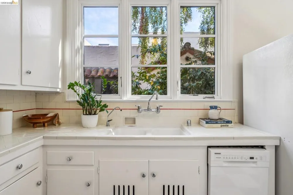 1655 Scenic Ave Berkeley, CA 94709