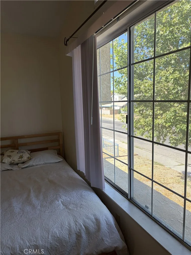 43502 11th E Lancaster, CA 93535