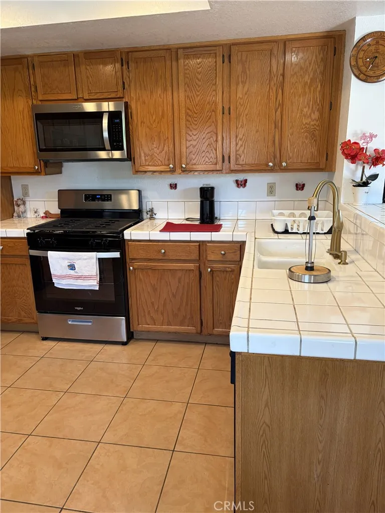 43502 11th E Lancaster, CA 93535