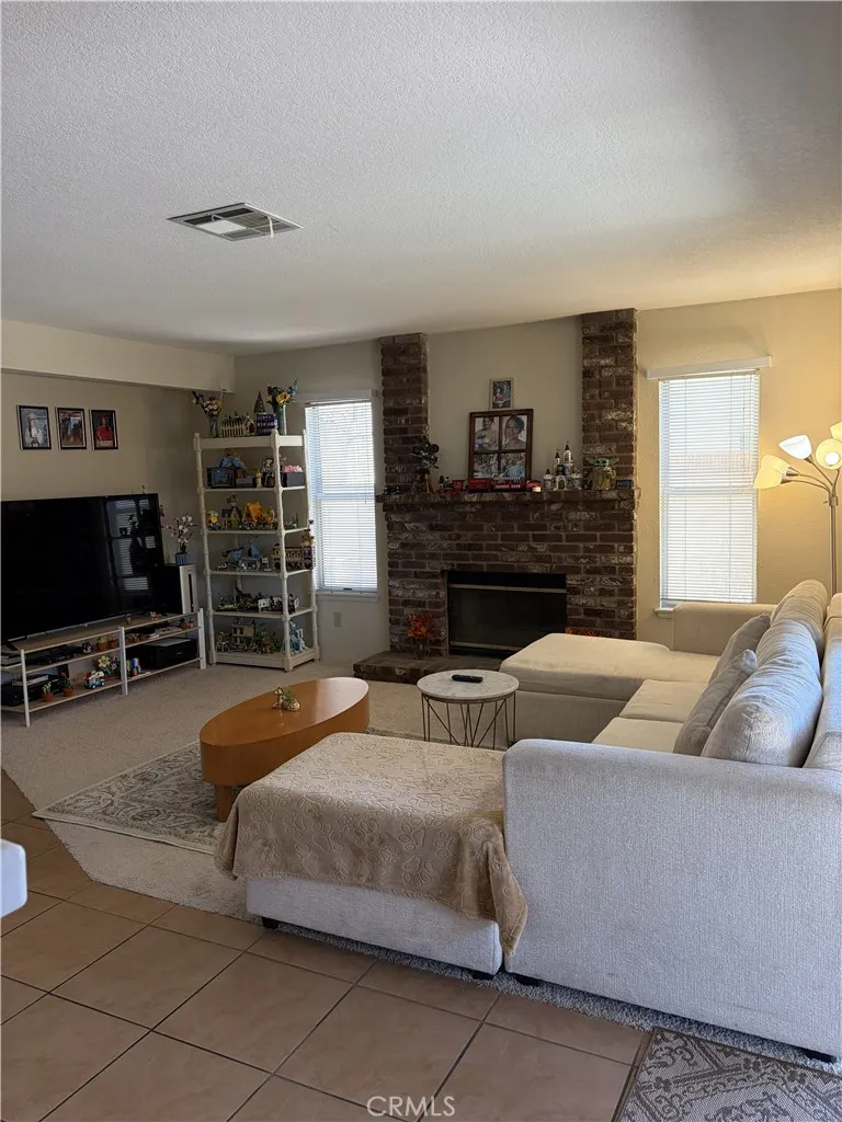 43502 11th E Lancaster, CA 93535