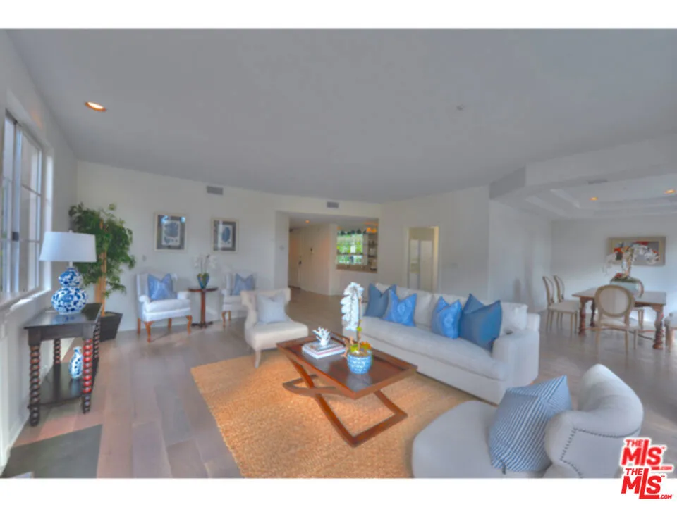 1182 WELLESLEY AVENUE #201 Los Angeles, CA 90049