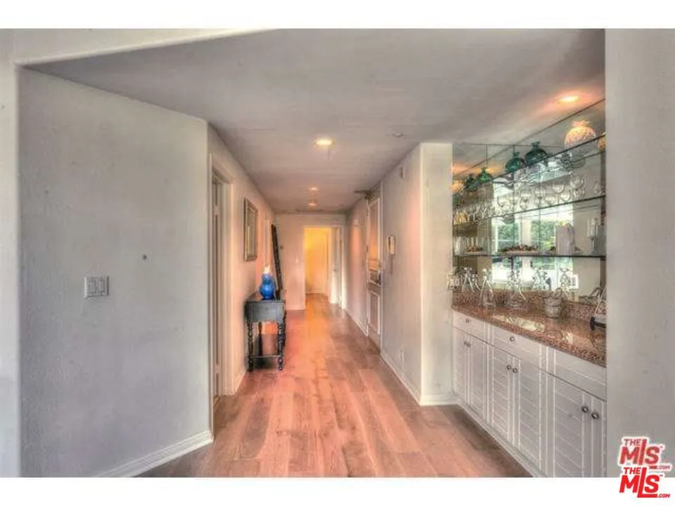 1182 WELLESLEY AVENUE #201 Los Angeles, CA 90049