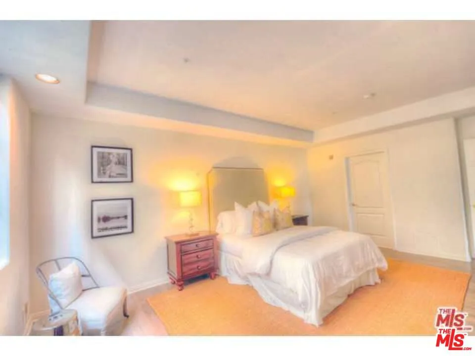 1182 WELLESLEY AVENUE #201 Los Angeles, CA 90049