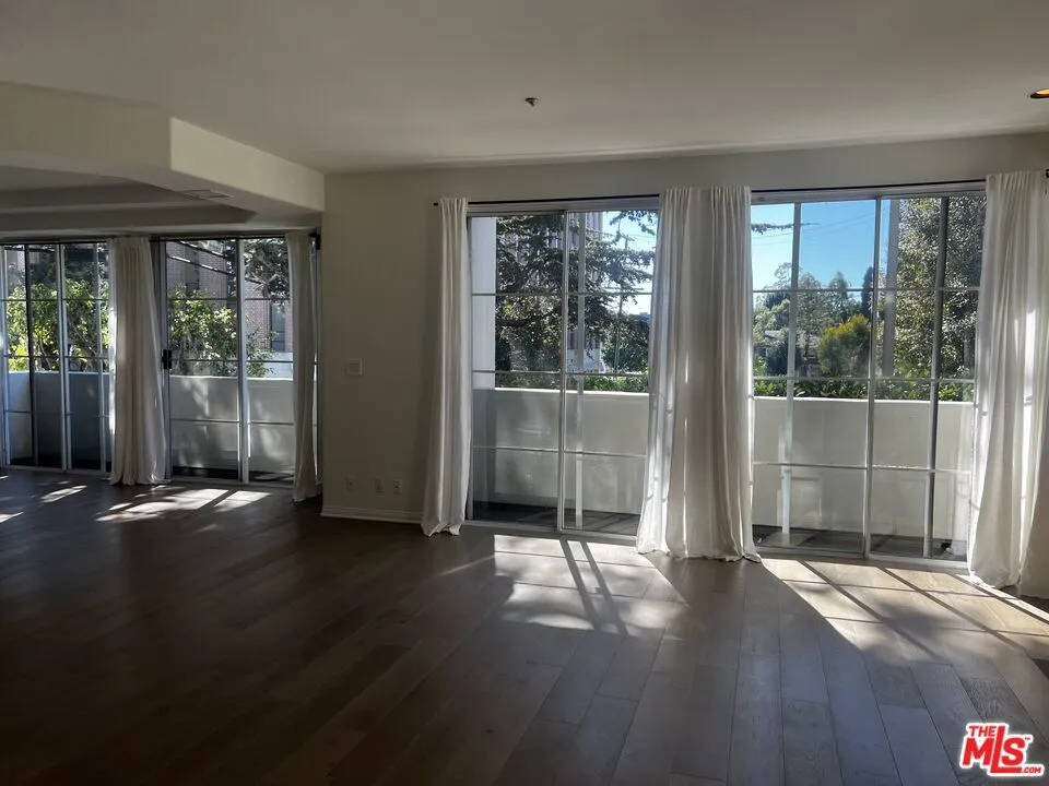 1182 WELLESLEY AVENUE #201 Los Angeles, CA 90049