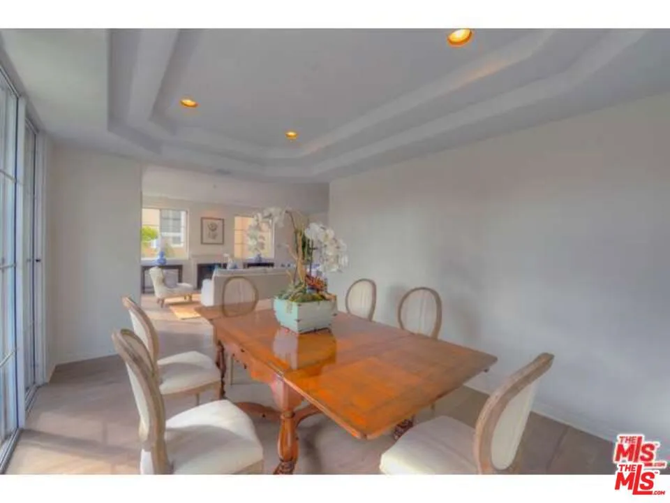1182 WELLESLEY AVENUE #201 Los Angeles, CA 90049