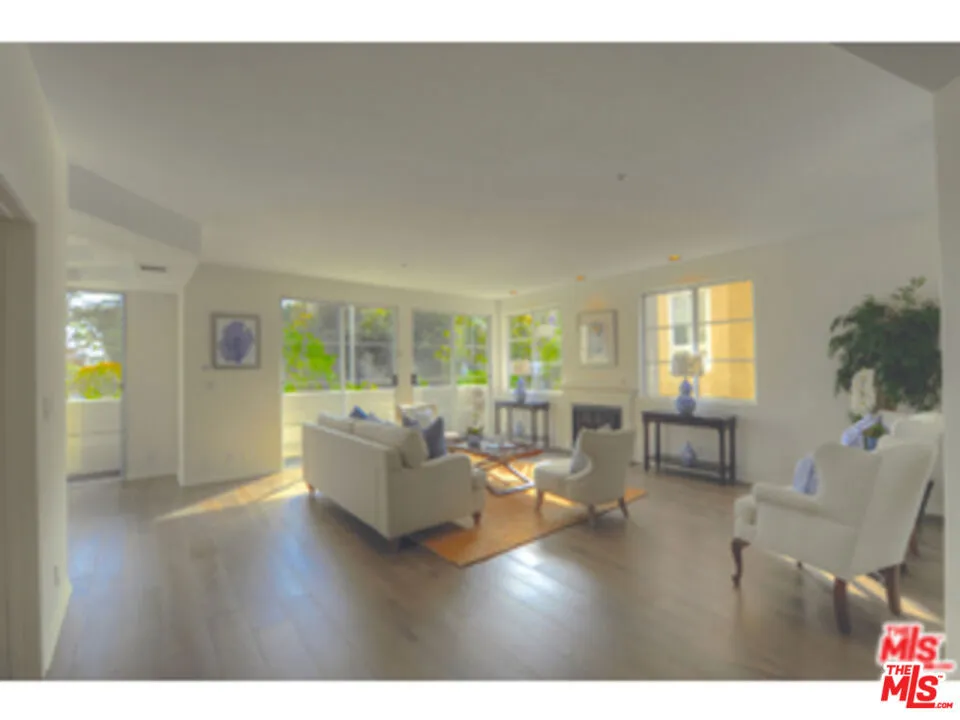 1182 WELLESLEY AVENUE #201 Los Angeles, CA 90049