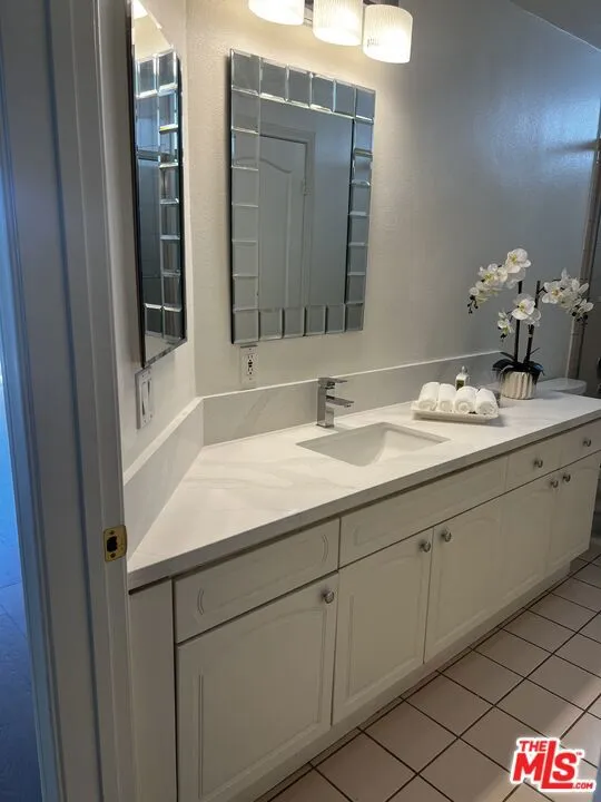 1182 WELLESLEY AVENUE #201 Los Angeles, CA 90049