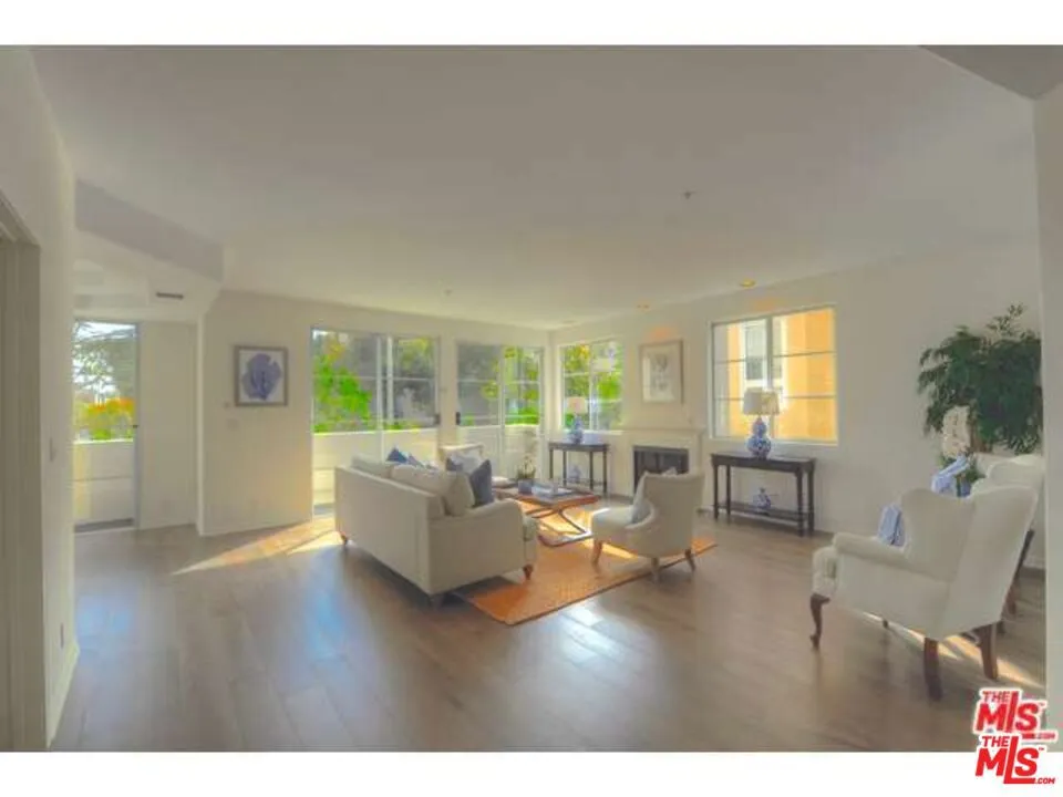 1182 WELLESLEY AVENUE #201 Los Angeles, CA 90049