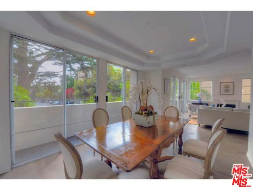 1182 WELLESLEY AVENUE #201 Los Angeles, CA 90049