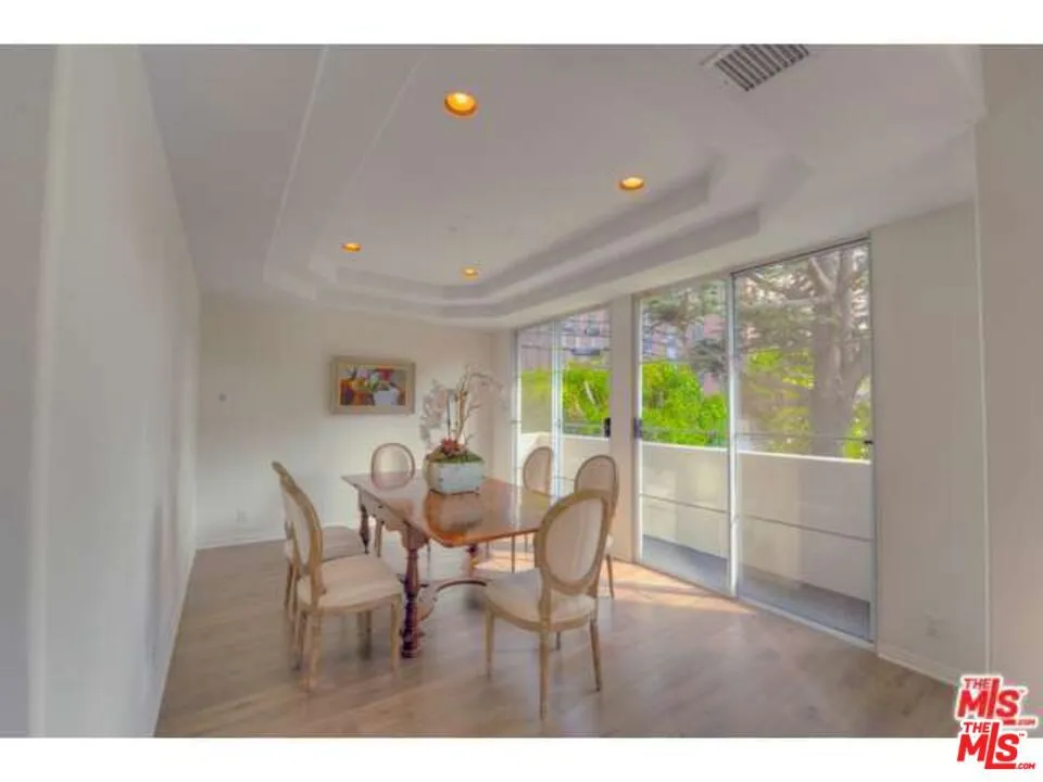 1182 WELLESLEY AVENUE #201 Los Angeles, CA 90049