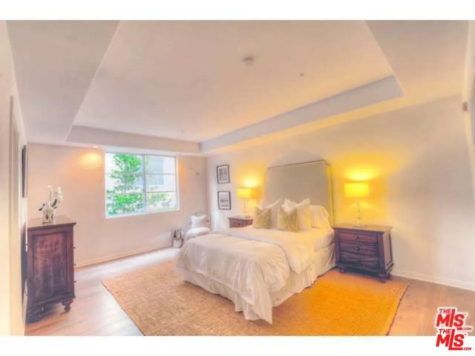 1182 WELLESLEY AVENUE #201 Los Angeles, CA 90049