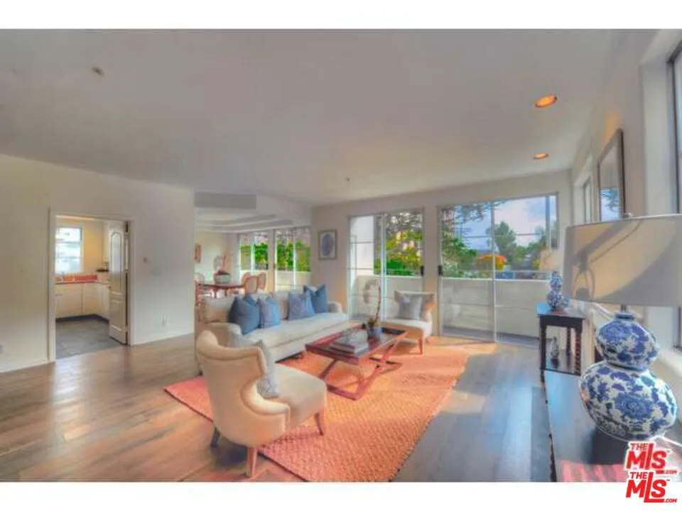 1182 WELLESLEY AVENUE #201 Los Angeles, CA 90049