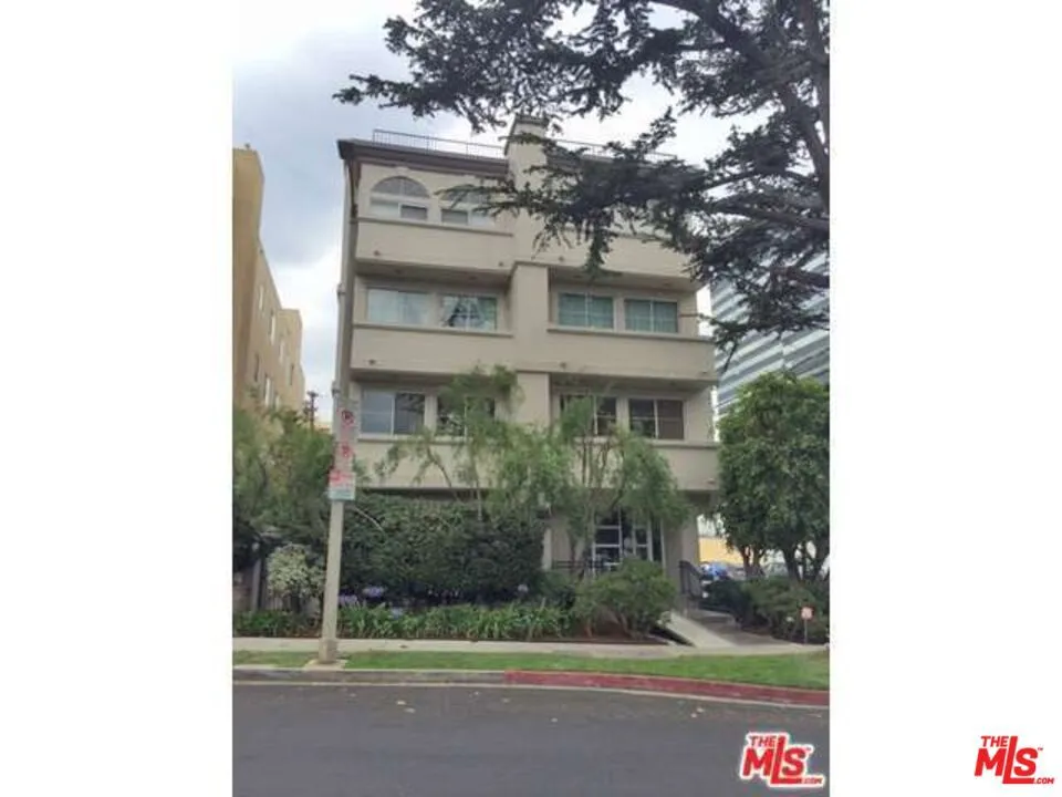 1182 WELLESLEY AVENUE #201 Los Angeles, CA 90049