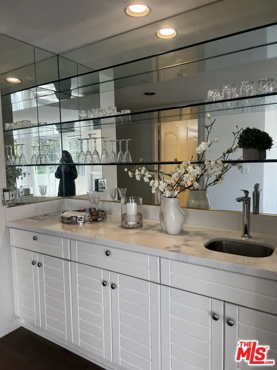 1182 WELLESLEY AVENUE #201 Los Angeles, CA 90049