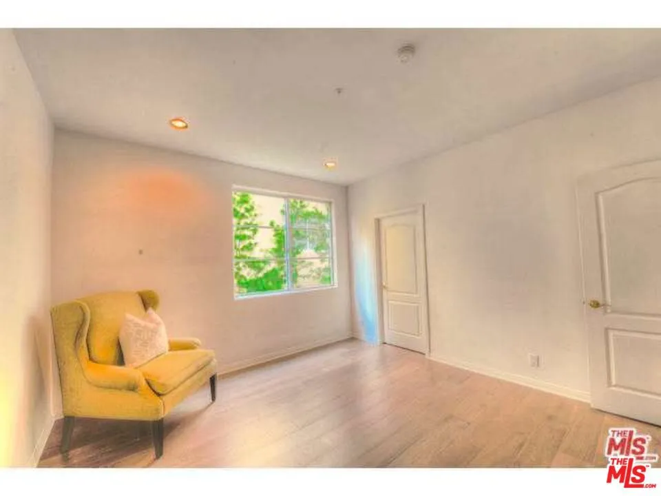 1182 WELLESLEY AVENUE #201 Los Angeles, CA 90049