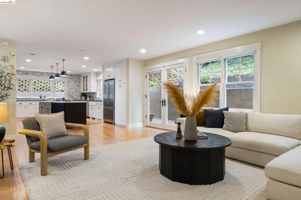 695 Florence Oakland, CA 94618