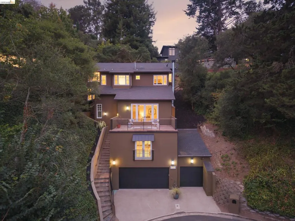 695 Florence Oakland, CA 94618