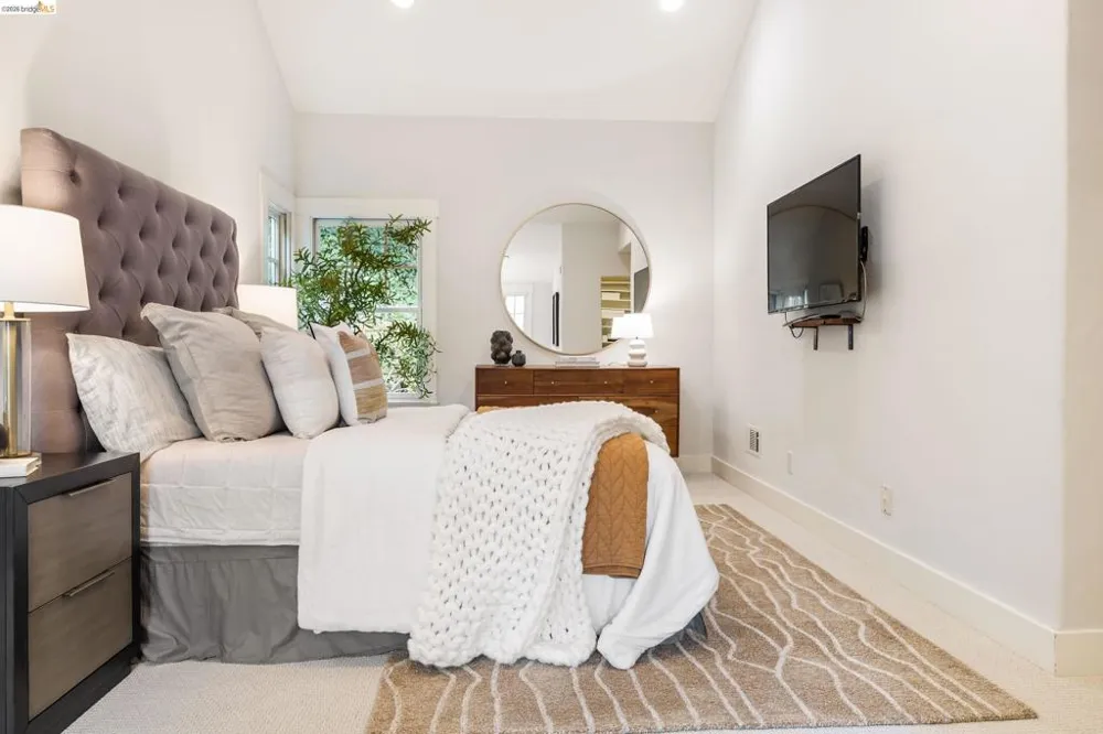 695 Florence Oakland, CA 94618