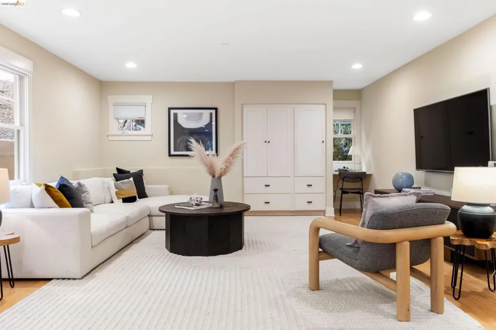 695 Florence Oakland, CA 94618