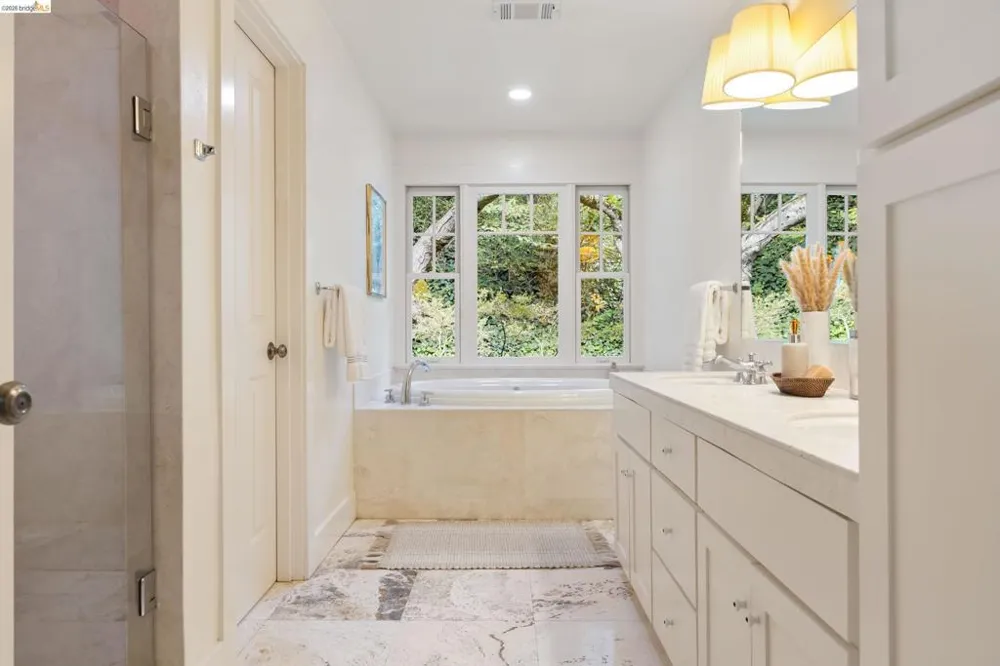 695 Florence Oakland, CA 94618