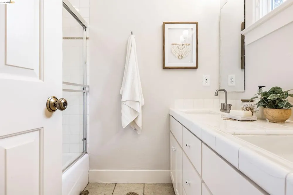 695 Florence Oakland, CA 94618
