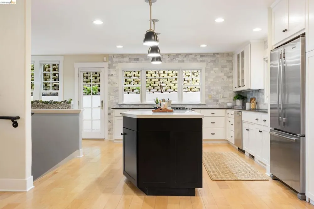 695 Florence Oakland, CA 94618
