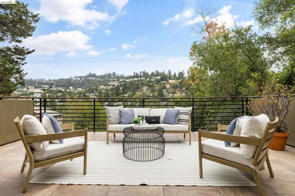 695 Florence Oakland, CA 94618