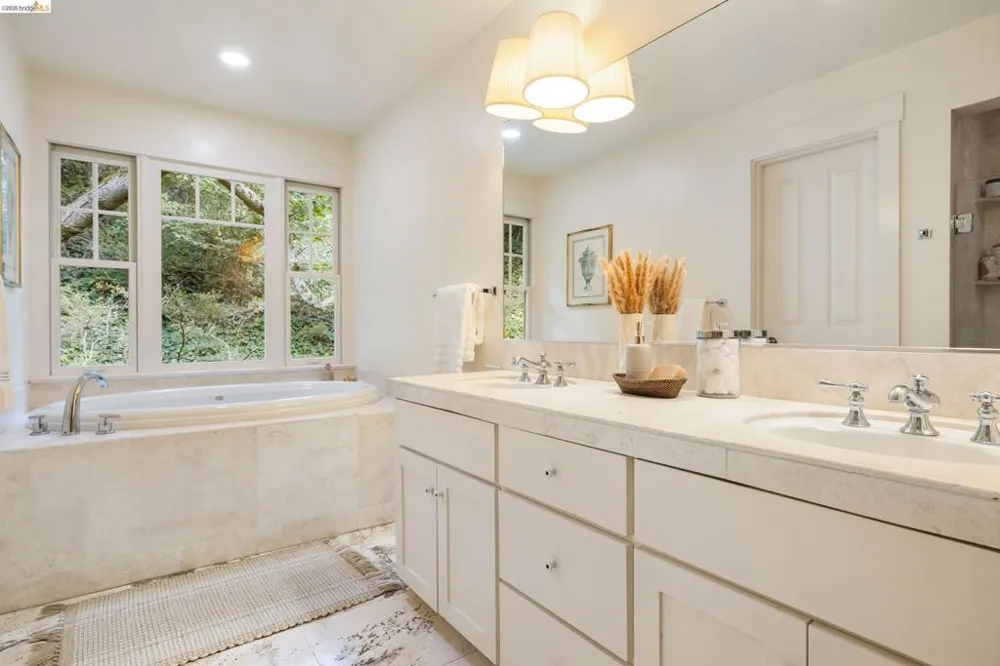 695 Florence Oakland, CA 94618