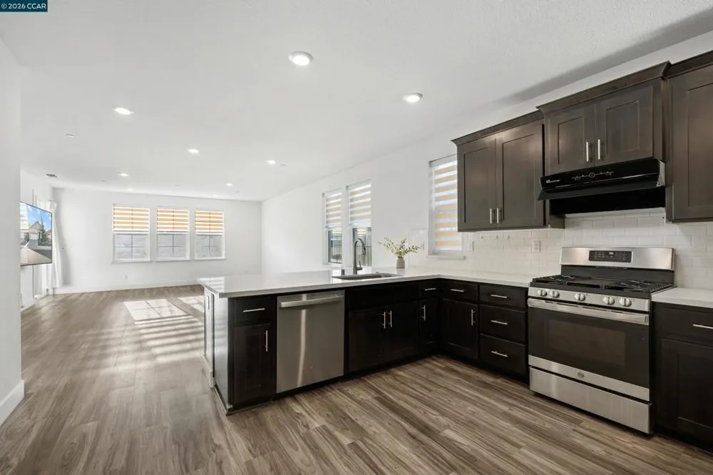 8300 Kevin Whiteley Dr Elk Grove, CA 95757