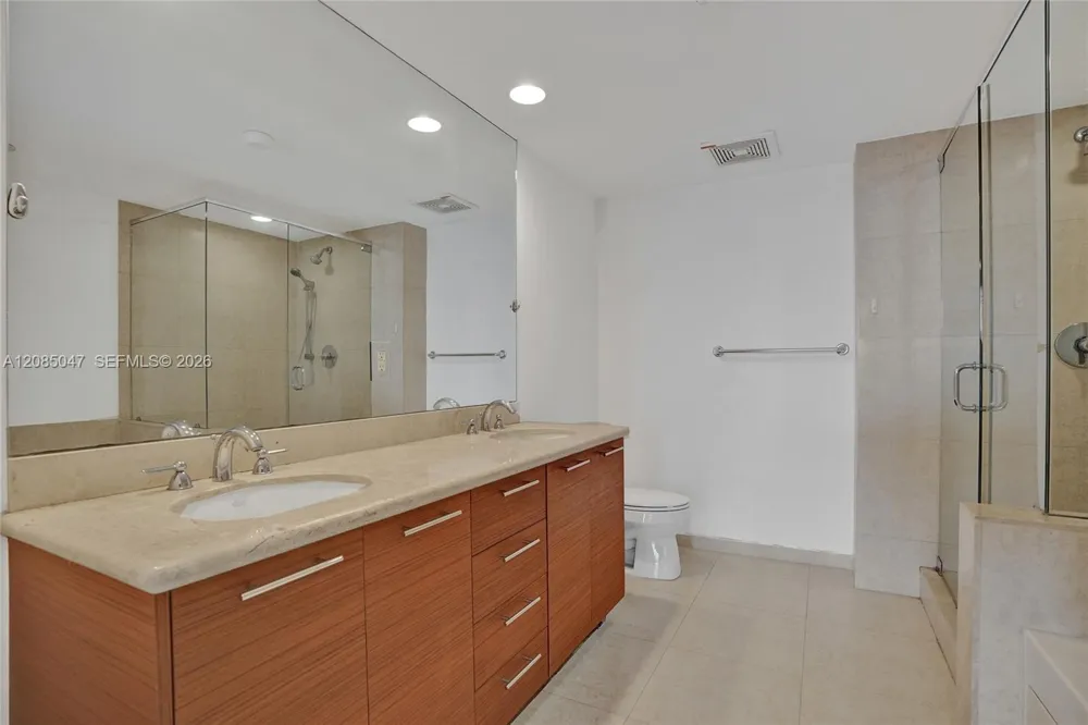 50 Biscayne Blvd #2801 Miami, FL 33132