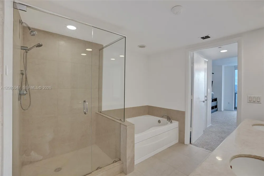 50 Biscayne Blvd #2801 Miami, FL 33132