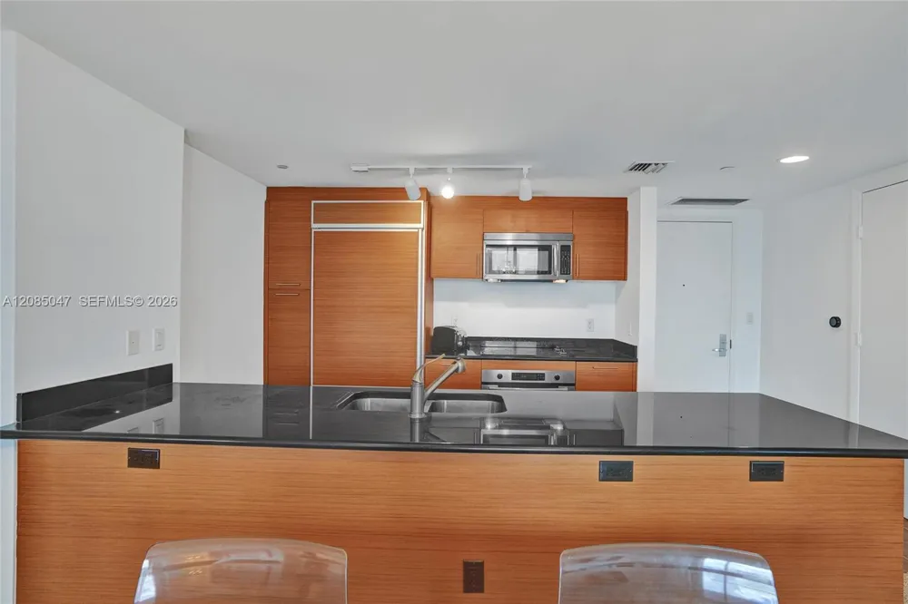 50 Biscayne Blvd #2801 Miami, FL 33132