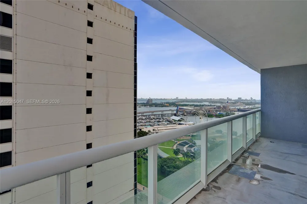 50 Biscayne Blvd #2801 Miami, FL 33132