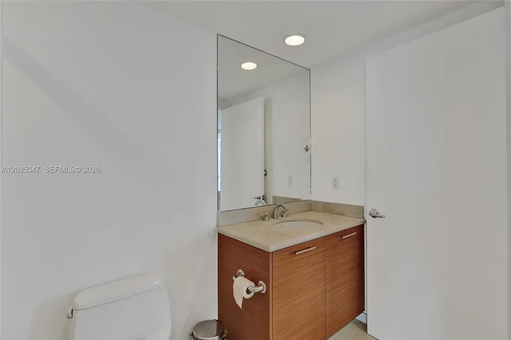50 Biscayne Blvd #2801 Miami, FL 33132